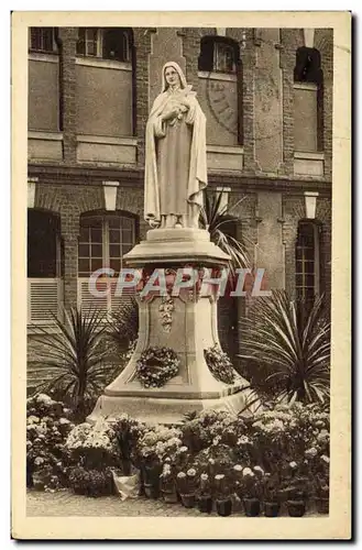 Cartes postales LaStatue De Ste Therese De l&#39Enfant Jesus Pres De La Chapelle Du Carmel De Lisieux