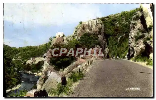 Cartes postales moderne Les Gorges De la Sioule Le Rocher Armand