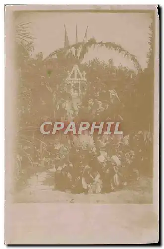 CARTE PHOTO Homme dans un jardin