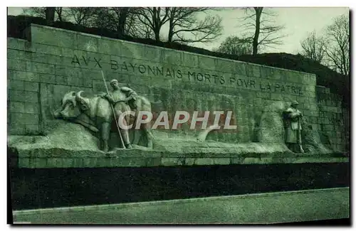 Ansichtskarte AK Bayonne Monument des Mords pour la patrie 1914 1918 Militaria Boeufs Attelage Labour