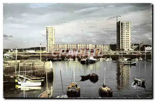 Cartes postales moderne Cherbourg L&#39Epi et le port des yachts au fond les nouveaux immeubles