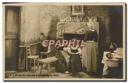 Cartes postales Fantaisie Et on se chauffe a la buche de Noel Enfants