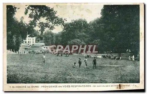 Cartes postales St Honore les Bains Providence des Voies Respiratoires Un coin du parc et l'hotel thermal