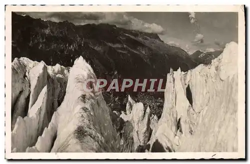 Cartes postales moderne Chamonix vu des Pyramides Glacier des Bossons