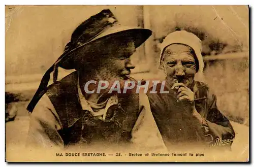 Ansichtskarte AK Ma Douce Bretagne Breton et bretonne fumant la pipe Folklore