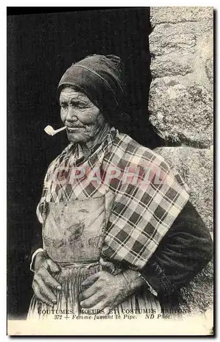 Cartes postales Coutumes Moeurs Et Bretagne Femme Fumant la pipe Tabac Folklore