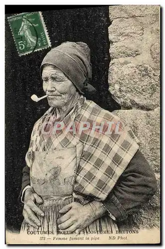 Cartes postales Coutumes Moeurs Et Bretagne Femme Fumant la pipe Tabac Folklore