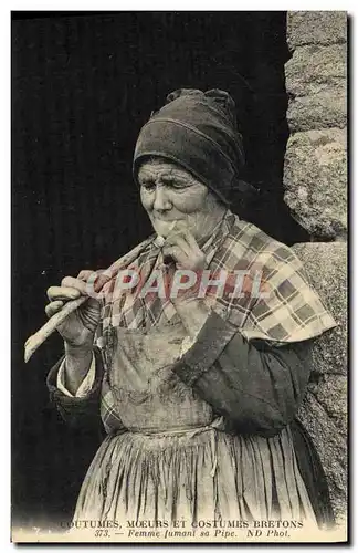 Cartes postales Coutumes Moeurs Et Bretagne Femme Fumant la pipe Tabac Folklore