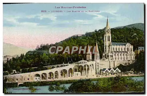 Ansichtskarte AK Les Hautes Pyrenees Lourdes Les Rampes Et La Basilique