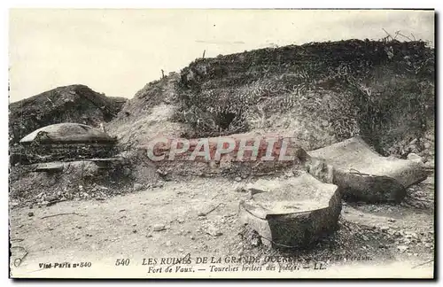 Cartes postales Les Ruines De La Grande Guerre Env de Verdun Fort De Vaux Tourelles brisees des pieces Militaria
