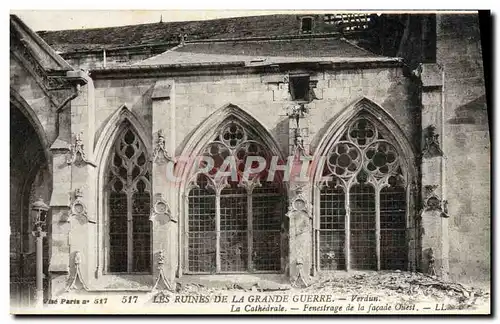Ansichtskarte AK Les Ruines De La Grande Guerre Verdun La Cathedrale Fenestrage de la facade Ouest Militaria