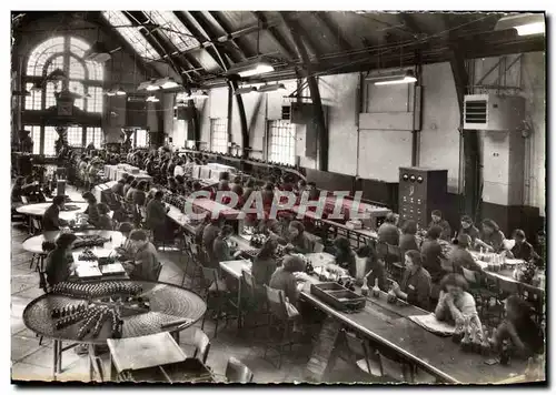 Cartes postales moderne La Benedictine A Fecamp La Salle D&#39Etiquetage