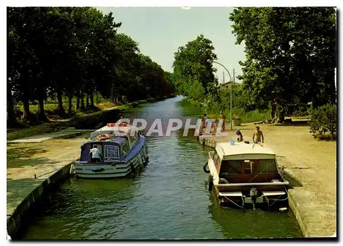 Cartes postales moderne Le Canal Du Midi Franchissement d&#39une ecluse Bateau