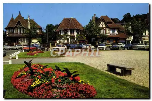 Cartes postales moderne Houlgate Perle de la Cote Fleurie Place de l&#39Eglise maisons normandes