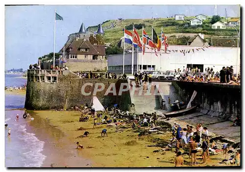 Cartes postales moderne Arromanches La Place du 6 Juin et le Musee