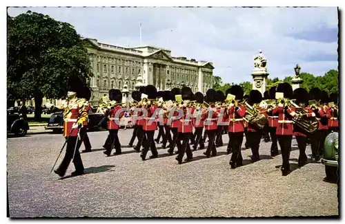 Cartes postales moderne Guards Band Near Buckingham Palace London