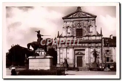 Cartes postales Vannes La Place de L&#39Hotel de Ville La statue de Richemont