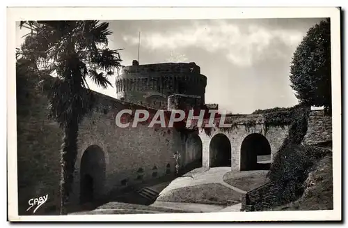 Cartes postales moderne Dinan Entree du Chateau