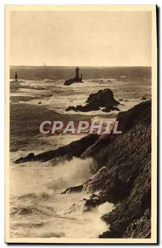 Cartes postales Pointe Du Raz De Sein L&#39Eperon du Raz et le Phare de la vieille par grosse mer