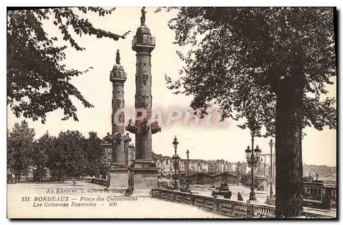 Ansichtskarte AK Bordeaux Place des Quinconces Les colonnes rostrales Tramway