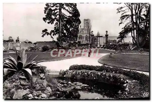 Cartes postales moderne Avranches Le jardin des plantes et l'eglise Notre Dame des Champs