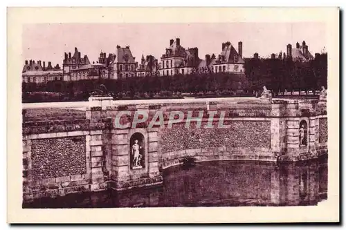 Cartes postales Palais de Fontainebleau Le Palais vu de la rue du parc