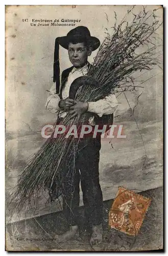 Cartes postales Environs de Quimper Un Jeune moissonneur Paysan Folklore