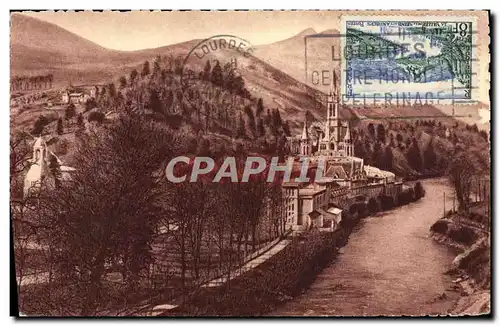 Cartes postales Lourdes La Basilique Et Le Monument Interalie