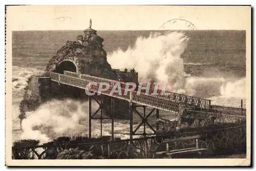 Ansichtskarte AK Biarritz La Tempete au Rocher de la Vierge