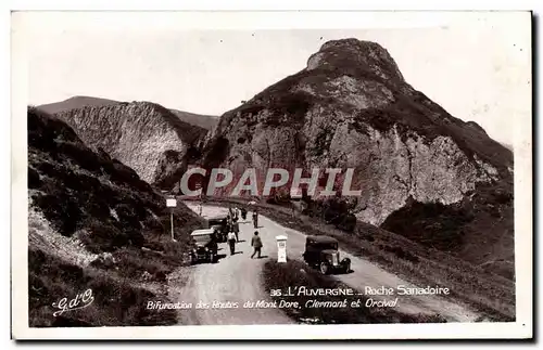 Ansichtskarte AK L&#39Auvergne Roche Sanadoire Bifurcation des routes du Mont Dore Clermont et Orcival Automobile