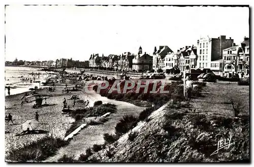 Cartes postales moderne Les Sables d'Olonne La plage et le remblai vus de la corniche