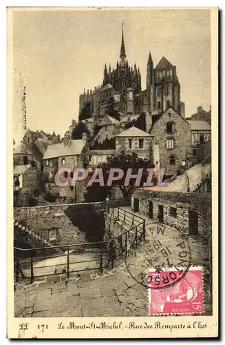 Cartes postales Le Mont St Michel Rue des remparts a l'Est