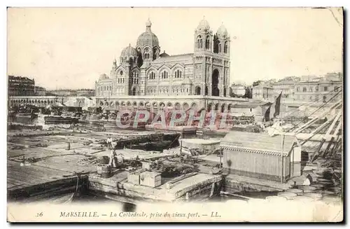 Ansichtskarte AK Marseille La Cathedrale Prise du vieux port