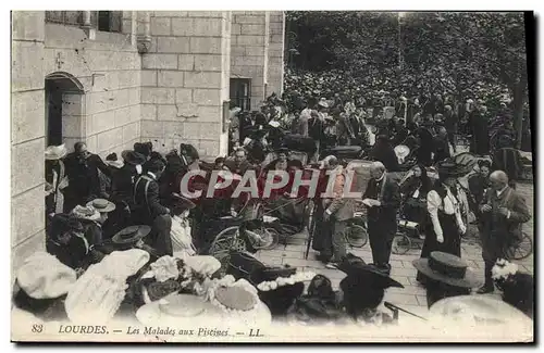 Cartes postales Lourdes Les Malades aux Piscines