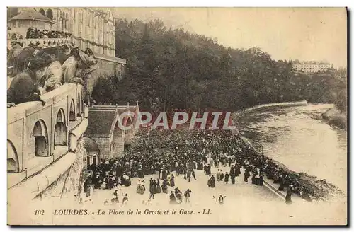 Cartes postales Lourdes La Place de la Grotte et le Gave