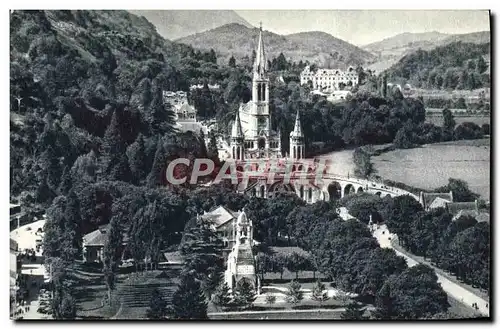 Cartes postales Lourdes La Basilique et le Monument Interallie Vus di Chateau Fort