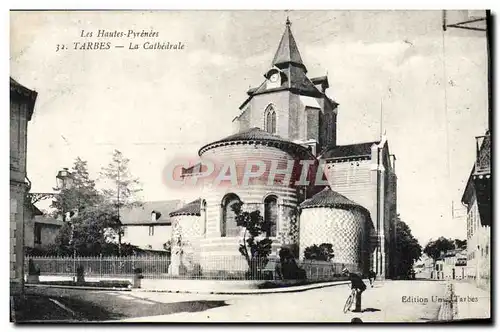 Cartes postales Tarbes La Cathedrale Velo