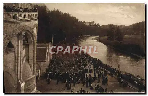 Cartes postales Lourdes La Place de la Grotte et le Gave