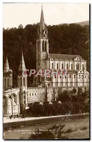 Cartes postales Lourdes La Basilique Et Le Gave