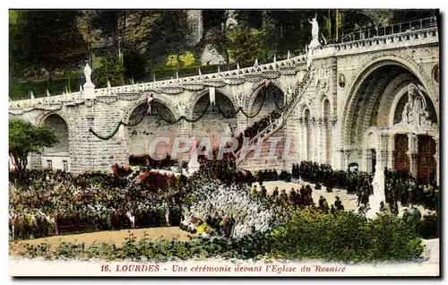 Cartes postales Lourdes Une Ceremonie devant L&#39Eglise du Rosaire