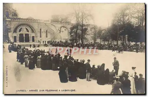 Ansichtskarte AK Lourdes Arrivee Pelerinage a la Basilique