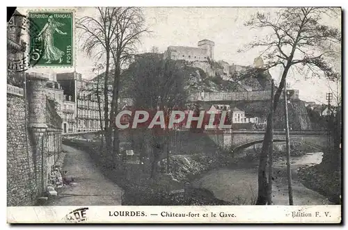 Ansichtskarte AK Lourdes Chateau Fort et le Gave