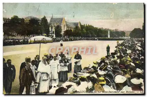 Cartes postales Lourdes Le Saint Sacrement aux malades