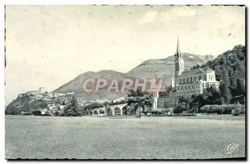 Cartes postales Lourdes La basilique et le chateau fort