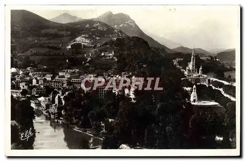 Cartes postales moderne Lourdes Vue panoramique sur le calvaire et la basilique