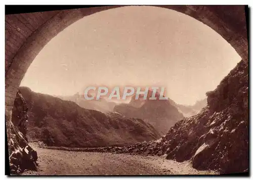 Ansichtskarte AK Route de Bareges au Tourmalet et au Pic du Midi La route menant au Pic du Midi passant sous un t