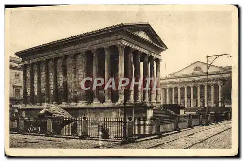 Cartes postales Nimes La Maison Carree et le Theatre