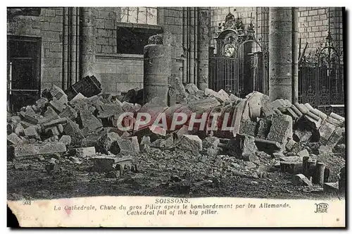 Cartes postales Soissons La Cathedrale Chute du gros Pilier apres le Bombardement par les Allemands Militaria