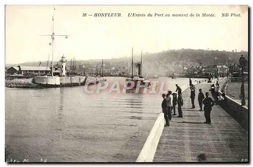 Ansichtskarte AK Honfleur L&#39Entree du Port au moment de la Maree Bateau