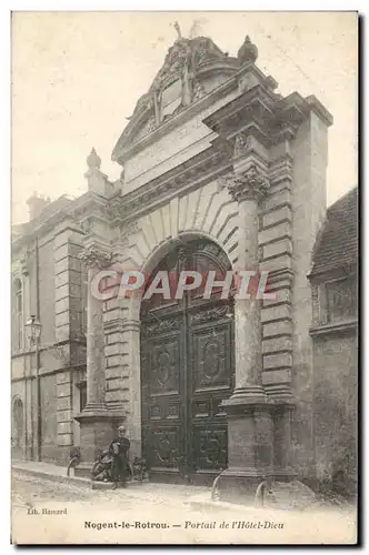 Ansichtskarte AK Nogent le Rotrou Portail de l&#39Hotel Dieu